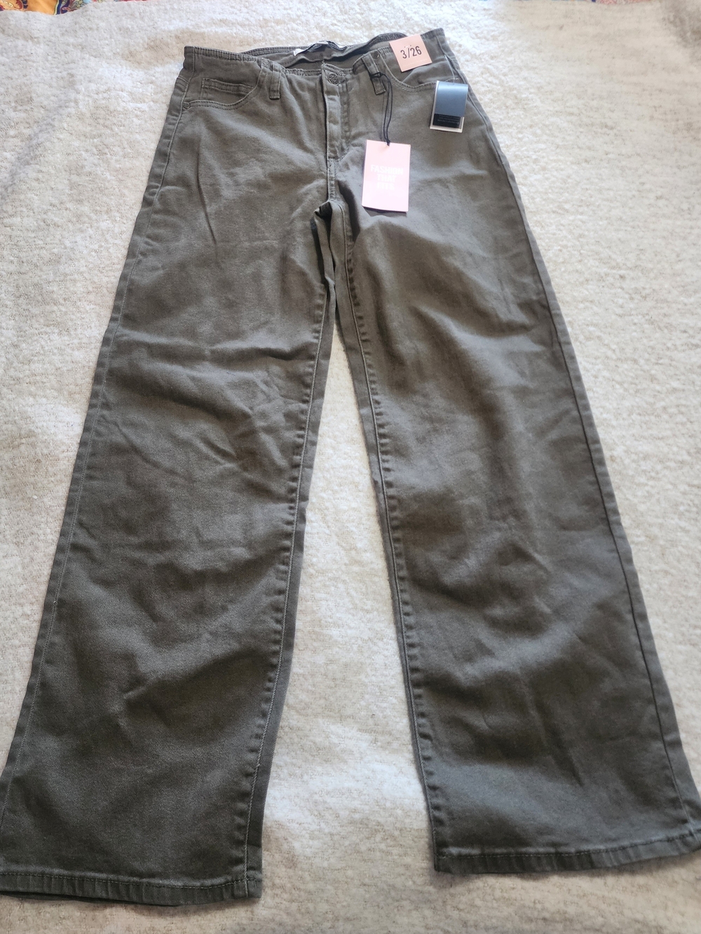 Celebrity Pink Mid-Rise Baggy Wide-Leg Jeans Olive Green Size 3/26 NWT